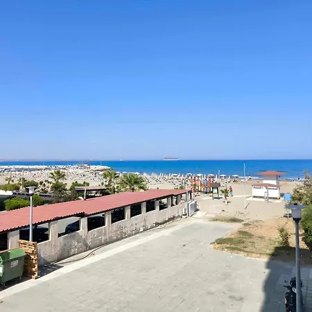 13 Sandy Mackenzie Larnaca
