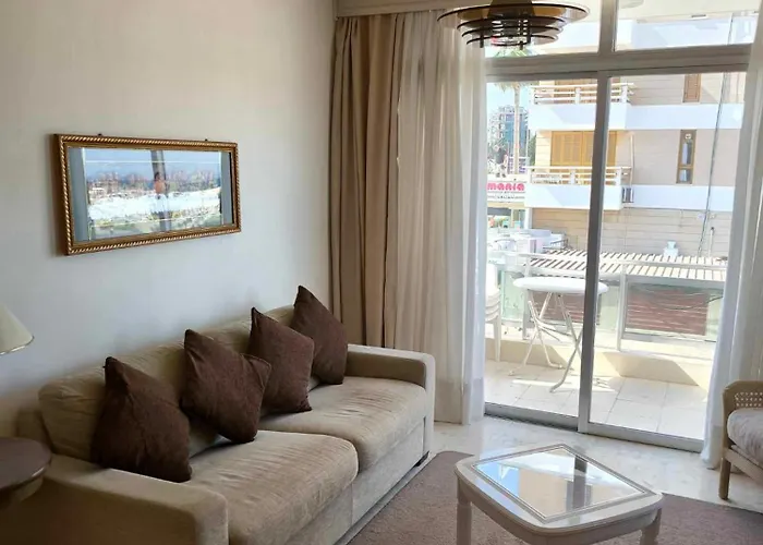 Apartament 13 Sandy Mackenzie Larnaca