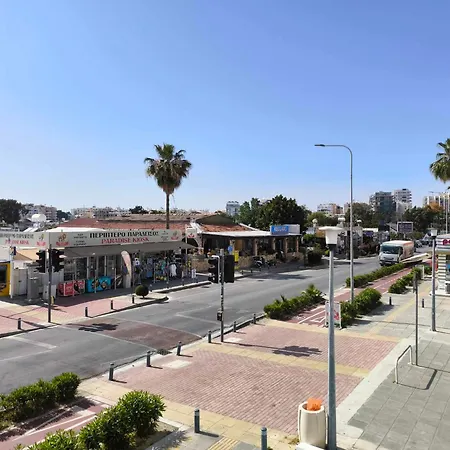 13 Sandy Mackenzie Lägenhet