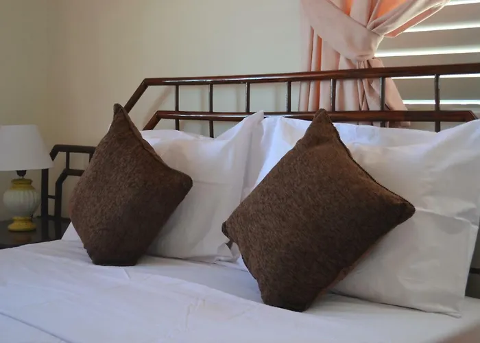 Апартаменты 13 Sandy Mackenzie