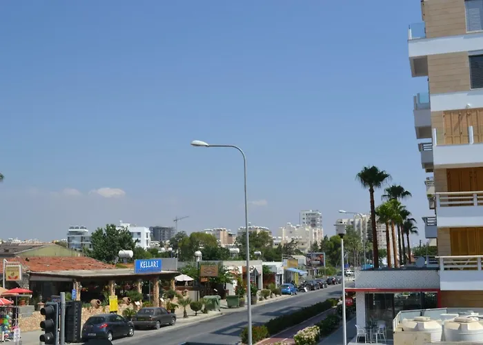 13 Sandy Mackenzie * Ларнака