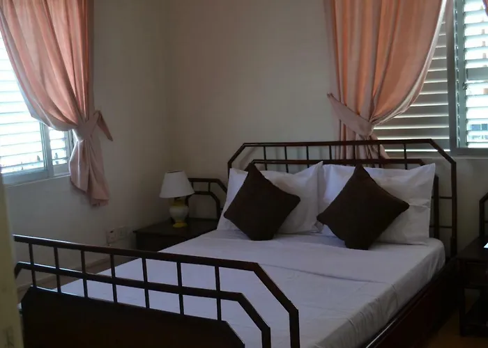 13 Sandy Mackenzie Larnaca