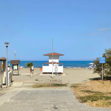 13 Sandy Mackenzie Apartament Larnaca