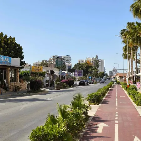 Apartament 13 Sandy Mackenzie