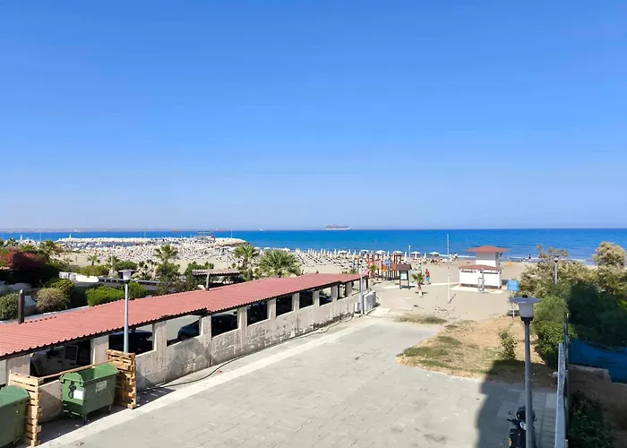 13 Sandy Mackenzie Larnaca